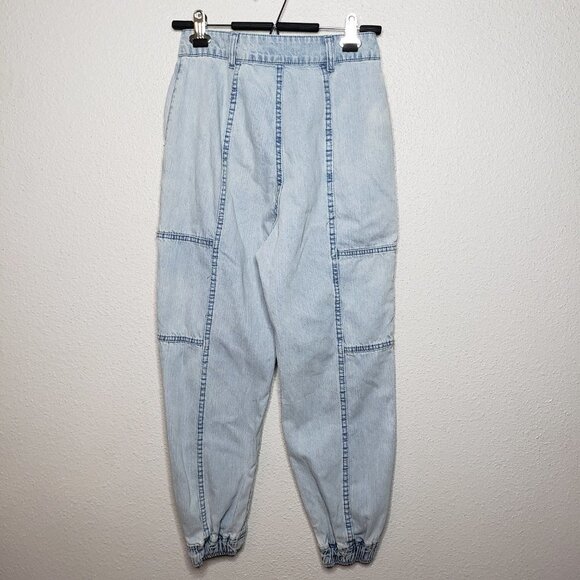 Hot Topic Sz 1 Light Wash Denim High Waist  Cropped Cargo Pants (815) - Picture 4 of 4